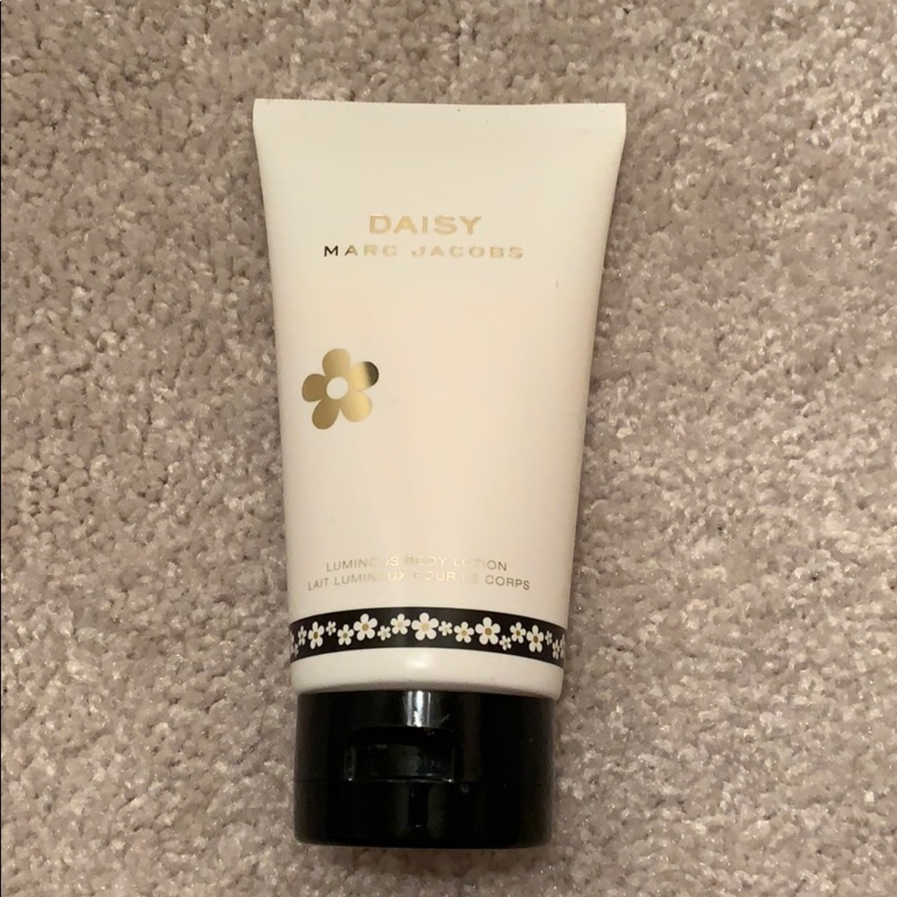 Daisy MARC JACOBS